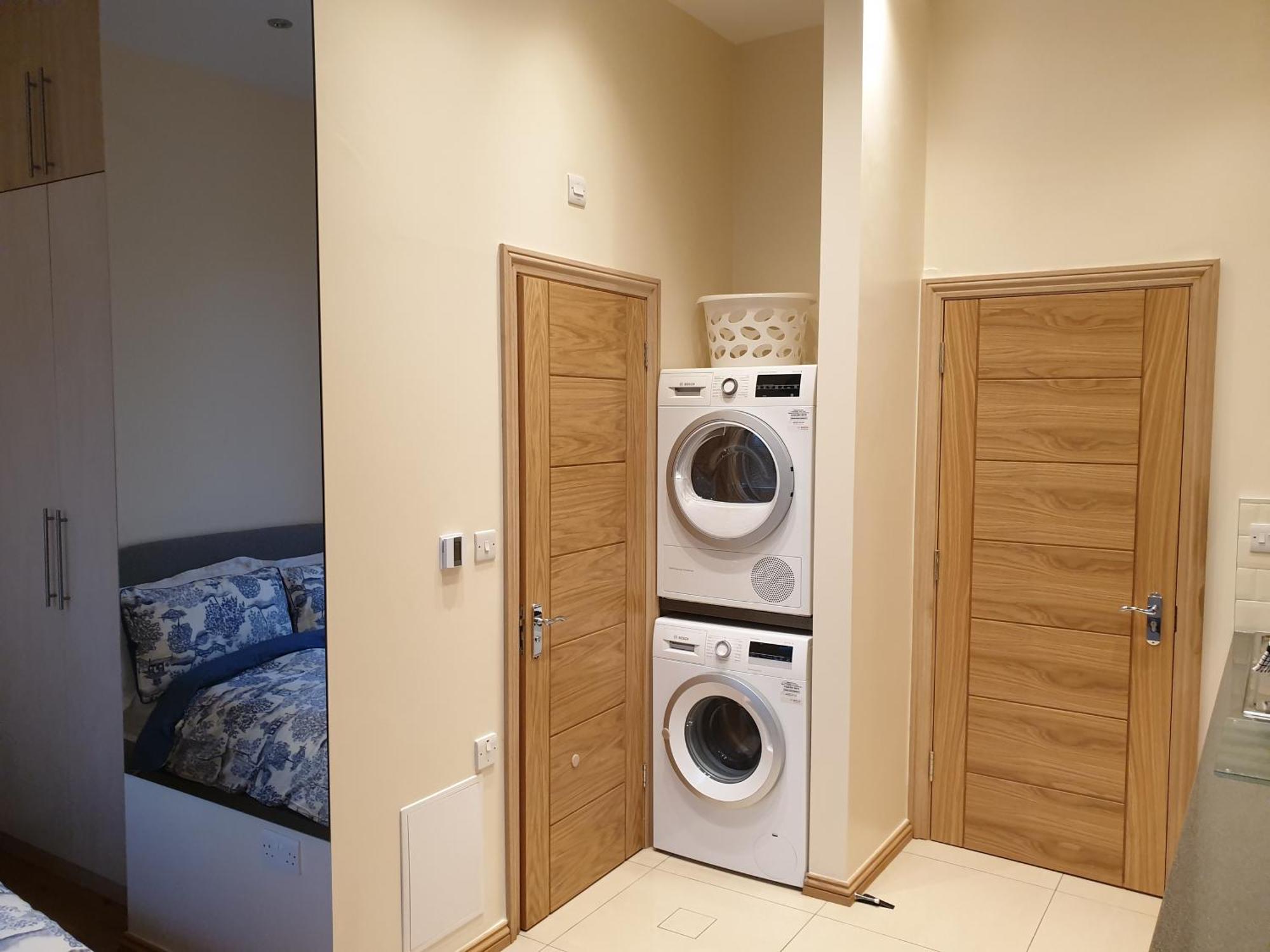 London Luxury Apartments 3 Bedroom Sleeps 8 With 3 Bathrooms 5 Mins Walk To Tube Station Free Parking Ilford Eksteriør bilde