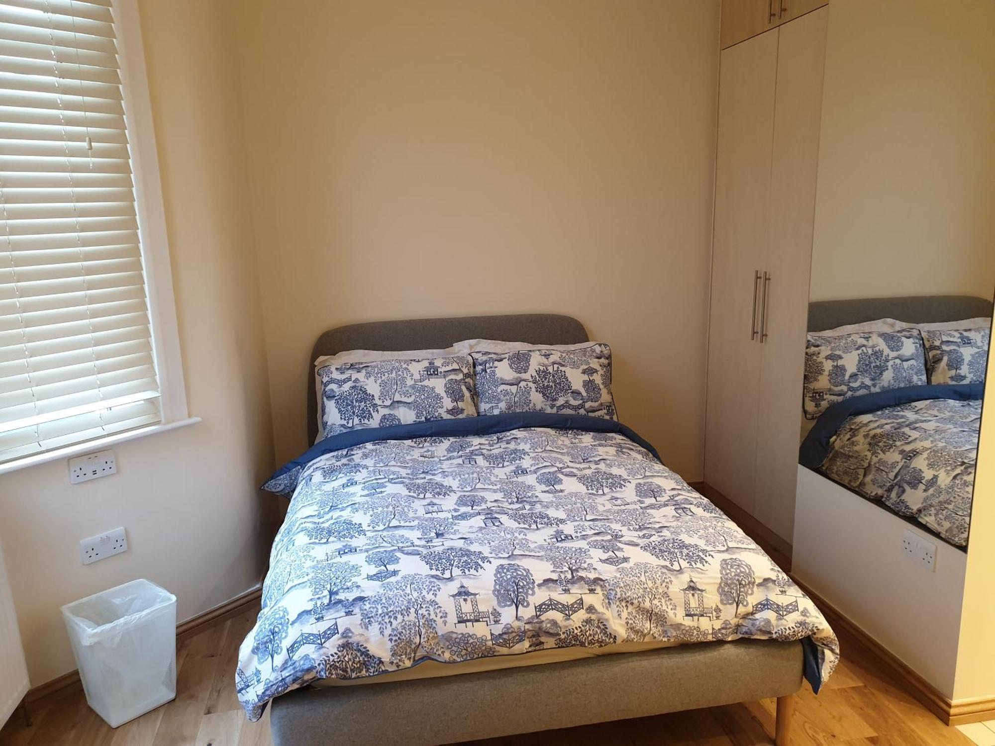 London Luxury Apartments 3 Bedroom Sleeps 8 With 3 Bathrooms 5 Mins Walk To Tube Station Free Parking Ilford Eksteriør bilde