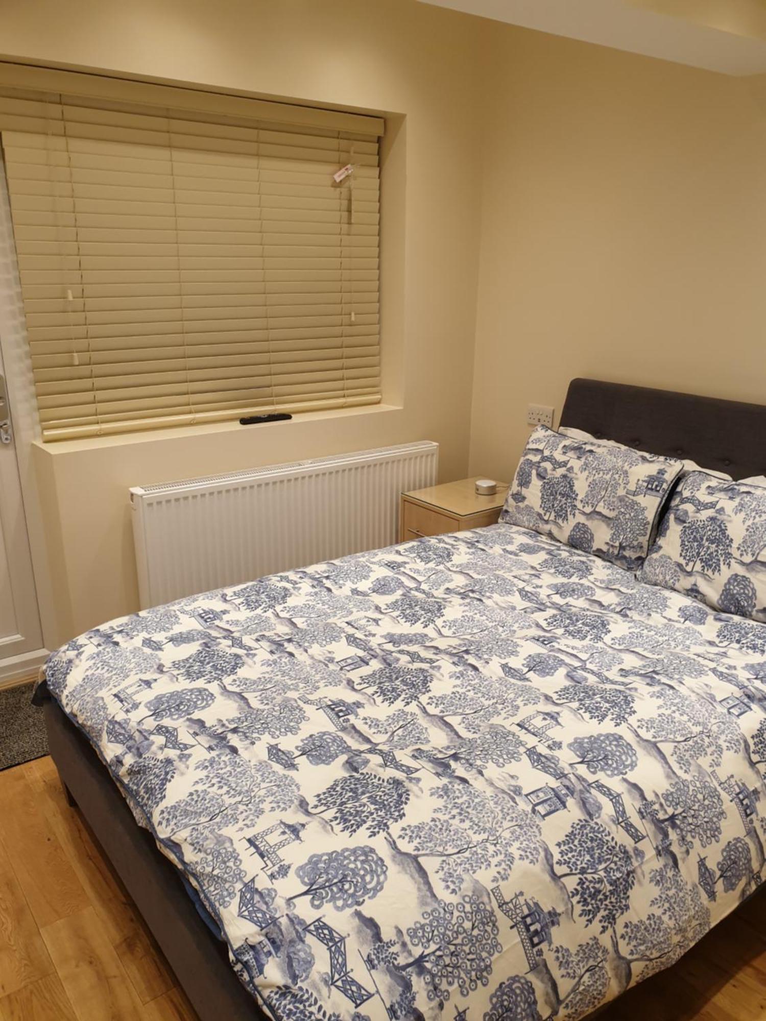 London Luxury Apartments 3 Bedroom Sleeps 8 With 3 Bathrooms 5 Mins Walk To Tube Station Free Parking Ilford Eksteriør bilde