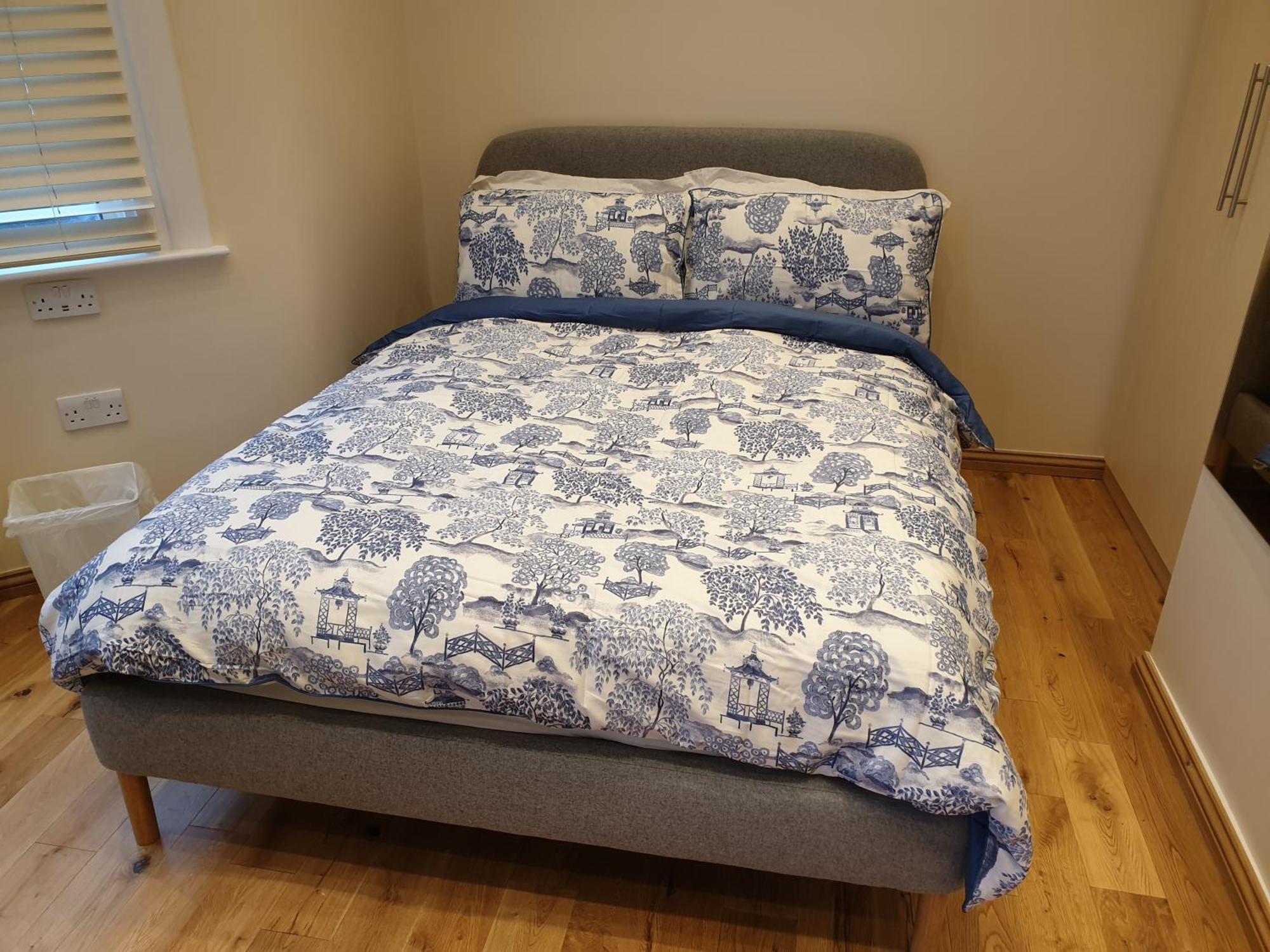 London Luxury Apartments 3 Bedroom Sleeps 8 With 3 Bathrooms 5 Mins Walk To Tube Station Free Parking Ilford Eksteriør bilde